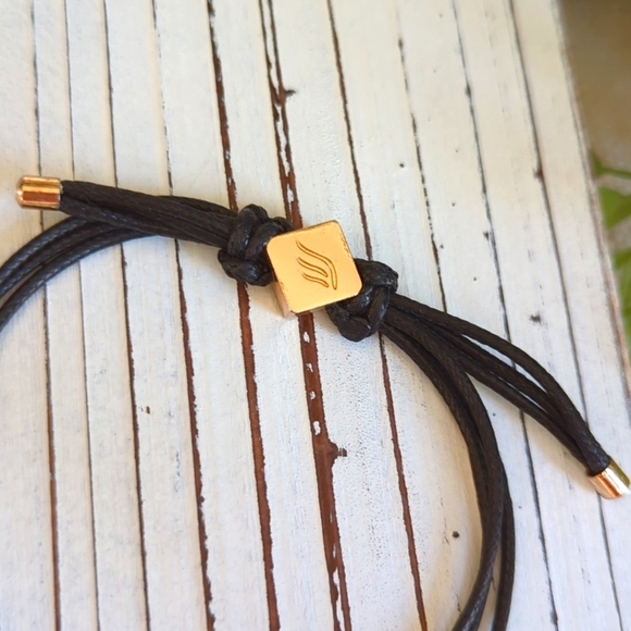 NWOT Black and Gold Adjustable Slide Bracelet - Picture 2 of 6